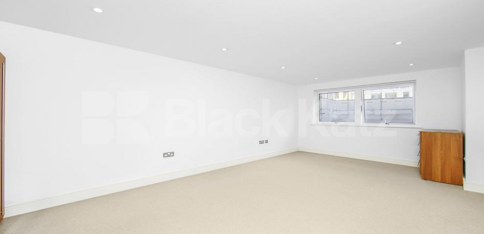 			LET , 1 Bedroom, 1 bath, 1 reception Apartment			 Long Lane, London Bridge